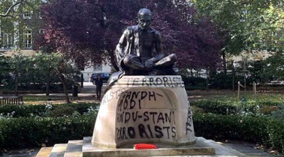 লন্ডনে মহাত্মা গান্ধীর ভাস্কর্য ভাঙচুর, ভারত বলছে ‘অহিংসার ওপর সহিংস আক্রমণ’